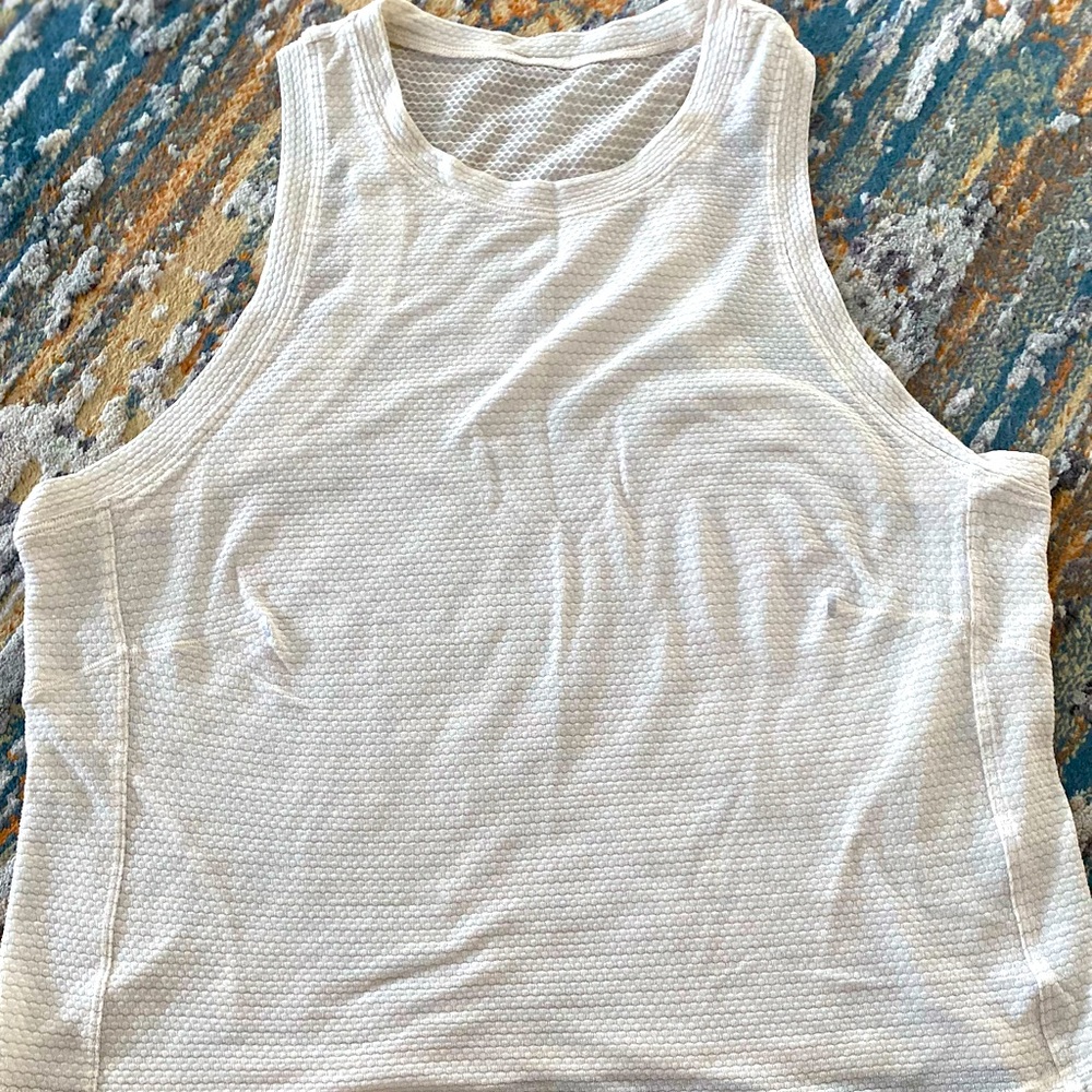 NWOT lululemon crop top